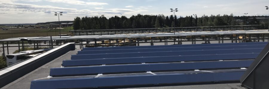 Vy från verkstadstak mot bussramperna